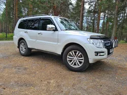 Vit Begagnad 2015 Mitsubishi Pajero SUV | 250 000 kr (Lite dyr)