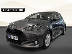 Mörkgrå (grå) Begagnad 2022 Toyota Yaris Hybrid Active Halvkombi | 219 900 kr (Marknadspris)