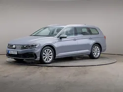 Grå Begagnad 2023 VW Passat GTE Kombi | 339 000 kr (Superpris)