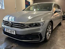 Grå Begagnad 2022 VW Passat Executive Kombi | 274 900 kr (Marknadspris)