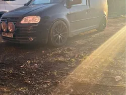 Svart Begagnad 2005 VW Caddy Minibuss | 38 000 kr