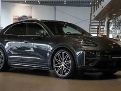 Grå Begagnad 2025 Porsche Macan Turbo SUV | 1 195 000 kr