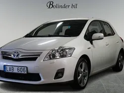 Vit Begagnad 2010 Toyota Auris Hybrid Comfort Halvkombi | 89 800 kr (Marknadspris)