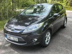 Svart Begagnad 2011 Ford Fiesta Titanium Halvkombi | 35 900 kr (Marknadspris)