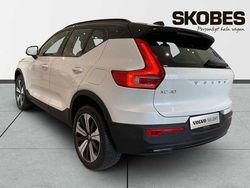 Vit Begagnad 2023 Volvo XC40 Core SUV | 344 900 kr