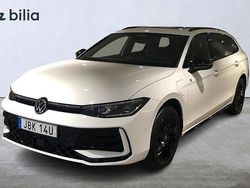 Vit Ny 2025 VW Passat R-line Kombi | 539 900 kr (Bra pris)