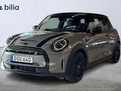 Grå Begagnad 2022 Mini Cooper SE Essential Halvkombi | 214 900 kr (Marknadspris)