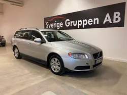 Ljusgrå (grå) Begagnad 2008 Volvo V70 Kinetic Kombi | 49 900 kr (Marknadspris)