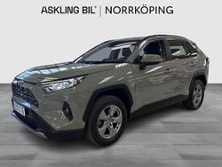 Grön Begagnad 2022 Toyota RAV4 Hybrid Active SUV | 359 000 kr (Marknadspris)
