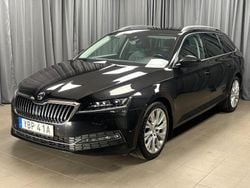 Svart Begagnad 2022 Skoda Superb Business Line Kombi | 259 900 kr (Marknadspris)