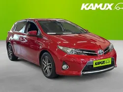 Röd Begagnad 2015 Toyota Auris Hybrid Halvkombi | 144 800 kr (Marknadspris)