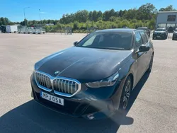 Svart (safirsvart metallic) Begagnad 2025 BMW 530e M Sport Kombi | 679 000 kr (Bra pris)