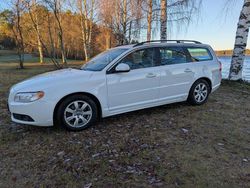 Vit Begagnad 2012 Volvo V70 Momentum Kombi | 89 000 kr (Marknadspris)