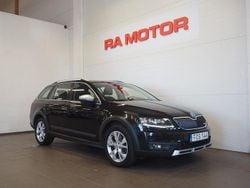 Svart Begagnad 2015 Skoda Octavia Scout Kombi | 159 900 kr (Marknadspris)
