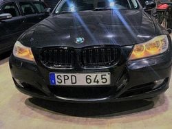 Svart Begagnad 2011 BMW 318 Sedan | 69 900 kr (Marknadspris)