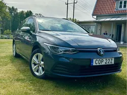 Grå Begagnad 2021 VW Golf VIII Kombi | 280 000 kr (Dyr)