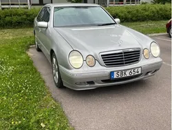 Grå Begagnad 2001 Mercedes E240 Avantgarde Sedan | 42 000 kr