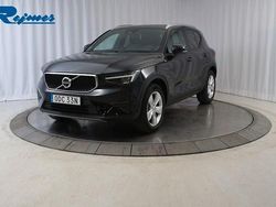 Svart Begagnad 2025 Volvo XC40 Core SUV | 389 900 kr (Marknadspris)