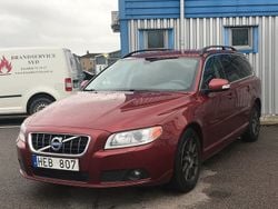 Röd Begagnad 2010 Volvo V70 Momentum Kombi | 79 900 kr (Marknadspris)