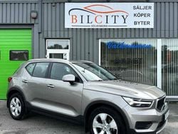 Grå Begagnad 2022 Volvo XC40 Momentum SUV | 289 900 kr (Marknadspris)