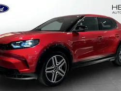 Röd (red) Ny 2024 Ford Capri Premium Sedan | 619 900 kr (Marknadspris)