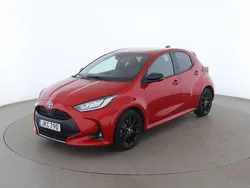 Röd Begagnad 2022 Toyota Yaris Hybrid Halvkombi | 208 000 kr (Marknadspris)