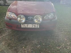 Röd Begagnad 2002 Toyota Avensis Kombi | 4 000 kr (Superpris)