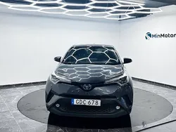 Mörkgrå Begagnad 2018 Toyota C-HR Executive SUV | 189 900 kr (Marknadspris)
