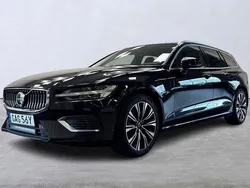 Svart Begagnad 2022 Volvo V60 Core Kombi | 349 000 kr (Marknadspris)