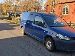 Blå Begagnad 2015 VW Caddy Maxi Minibuss | 98 500 kr (Marknadspris)