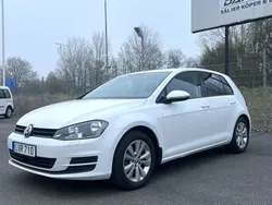 Vit Begagnad 2015 VW Golf VII Halvkombi | 99 900 kr (Marknadspris)