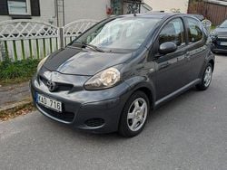 Grå Begagnad 2012 Toyota Aygo Halvkombi | 29 000 kr (Superpris)
