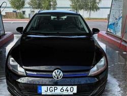 Svart Begagnad 2015 VW Golf VII Kombi | 100 000 kr (Marknadspris)