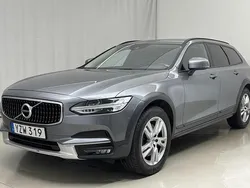 Grå Begagnad 2018 Volvo V90 CC Kombi | 278 800 kr (Marknadspris)