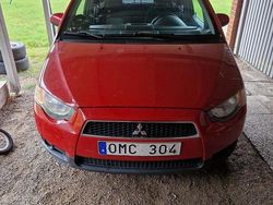 Röd Begagnad 2011 Mitsubishi Colt Halvkombi | 25 000 kr (Marknadspris)