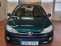 Grön Begagnad 2001 Peugeot 206 Roland Garros Halvkombi | 17 900 kr (Marknadspris)