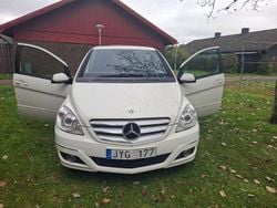 Vit Begagnad 2010 Mercedes 180 Sedan | 32 000 kr (Bra pris)