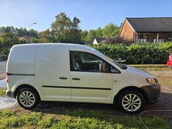 Vit Begagnad 2014 VW Caddy Minibuss | 62 500 kr (Marknadspris)