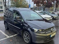 Svart Begagnad 2019 VW Caddy Minibuss | 84 500 kr (Superpris)