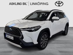 Vit Begagnad 2022 Toyota Corolla Cross Style SUV | 379 000 kr (Marknadspris)