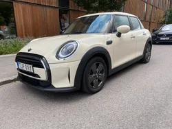 Vit Begagnad 2021 Mini Cooper Comfort Halvkombi | 207 502 kr (Bra pris)