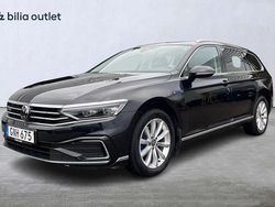 Svart Begagnad 2022 VW Passat GTE Kombi | 319 900 kr (Marknadspris)