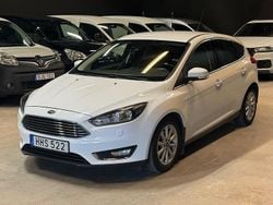 Vit Begagnad 2014 Ford Focus Titanium Halvkombi | 59 900 kr (Marknadspris)
