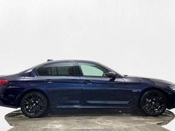 Blå Begagnad 2022 BMW 530e M Sport Sedan | 379 900 kr (Marknadspris)