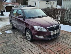 Röd Begagnad 2011 Skoda Fabia Elegance Kombi | 38 000 kr (Marknadspris)