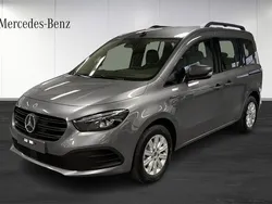 Grå (grey) Begagnad 2023 Mercedes eCitan Kombi | 498 750 kr (Marknadspris)