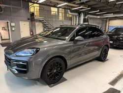 Mörkgrå (grå) Begagnad 2024 Porsche Cayenne SUV | 1 049 000 kr
