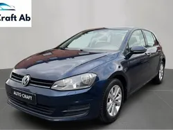 Mörkblå Begagnad 2014 VW Golf VII Halvkombi | 84 900 kr (Marknadspris)