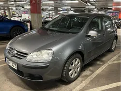 Grå Begagnad 2006 VW Golf V Trendline Halvkombi | 52 000 kr (Marknadspris)