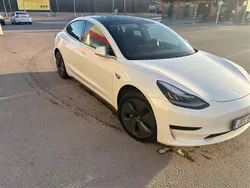 Vit Begagnad 2020 Tesla Model 3 Standard Range Plus Sedan | 240 000 kr (Marknadspris)